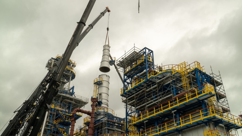 Roboty ciężkie na nowej inwestycji Orlenu w Gdańsku już finiszują. W tle nowy terminal przeładunkowy na Martwej Wiśle-GospodarkaMorska.pl