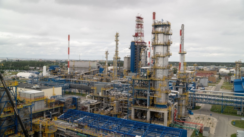 Roboty ciężkie na nowej inwestycji Orlenu w Gdańsku już finiszują. W tle nowy terminal przeładunkowy na Martwej Wiśle-GospodarkaMorska.pl