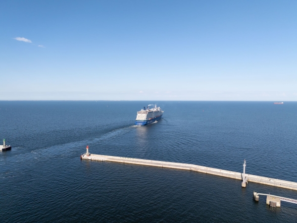 Celebrity Silhouette - największy w tym sezonie wycieczkowiec odwiedza Port Gdynia-GospodarkaMorska.pl