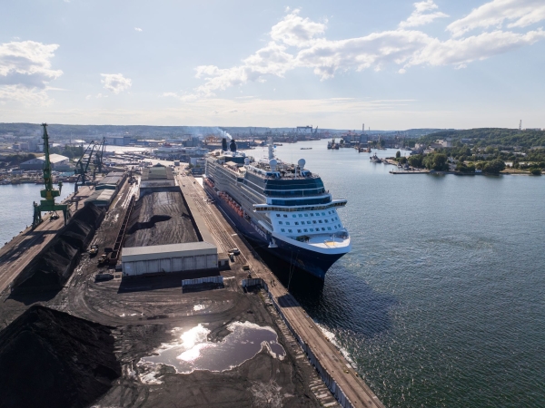 Celebrity Silhouette - największy w tym sezonie wycieczkowiec odwiedza Port Gdynia-GospodarkaMorska.pl