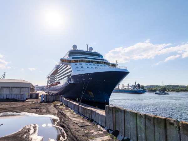 Celebrity Silhouette - największy w tym sezonie wycieczkowiec odwiedza Port Gdynia-GospodarkaMorska.pl