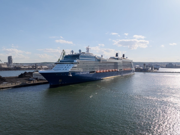 Celebrity Silhouette - największy w tym sezonie wycieczkowiec odwiedza Port Gdynia-GospodarkaMorska.pl