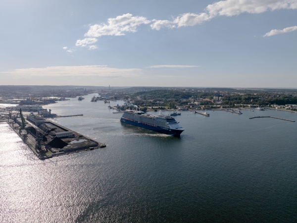 Celebrity Silhouette - największy w tym sezonie wycieczkowiec odwiedza Port Gdynia-GospodarkaMorska.pl