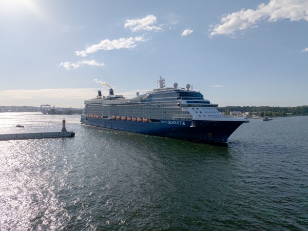 Celebrity Silhouette - największy w tym sezonie wycieczkowiec odwiedza Port Gdynia-GospodarkaMorska.pl