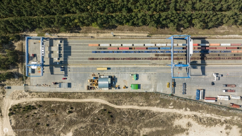 Baltic Hub dodaje czwartą suwnicę RMG do operacji kolejowych-GospodarkaMorska.pl