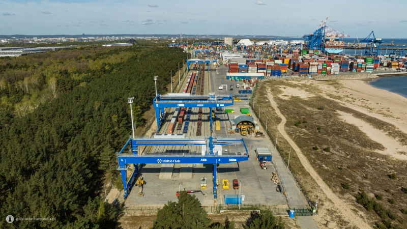 Baltic Hub dodaje czwartą suwnicę RMG do operacji kolejowych-GospodarkaMorska.pl