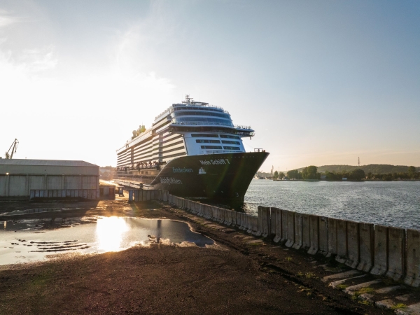 Nowy wycieczkowiec Mein Schiff 7 na metanol zawitał do Gdyni-GospodarkaMorska.pl