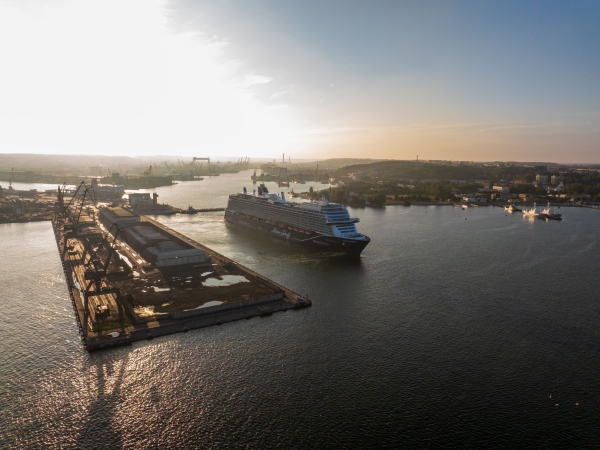 Nowy wycieczkowiec Mein Schiff 7 na metanol zawitał do Gdyni-GospodarkaMorska.pl