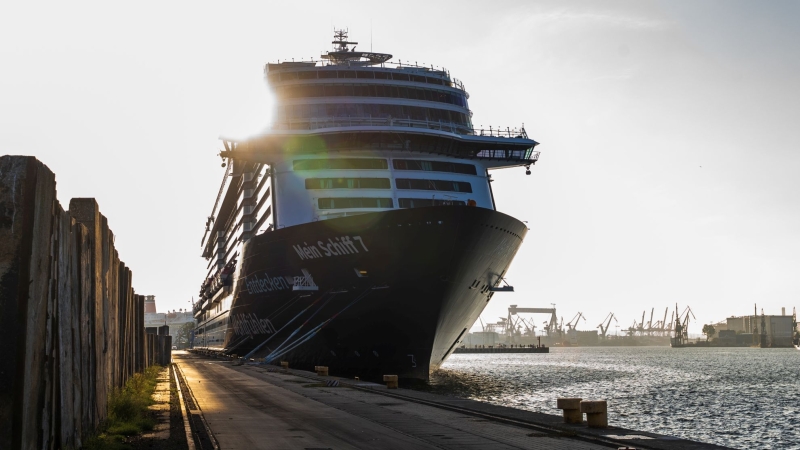 Nowy wycieczkowiec Mein Schiff 7 na metanol zawitał do Gdyni-GospodarkaMorska.pl