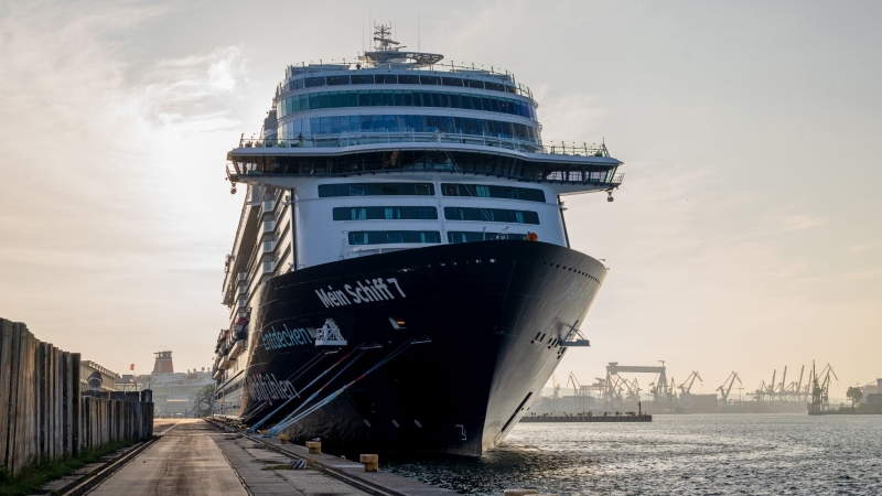 Nowy wycieczkowiec Mein Schiff 7 na metanol zawitał do Gdyni-GospodarkaMorska.pl