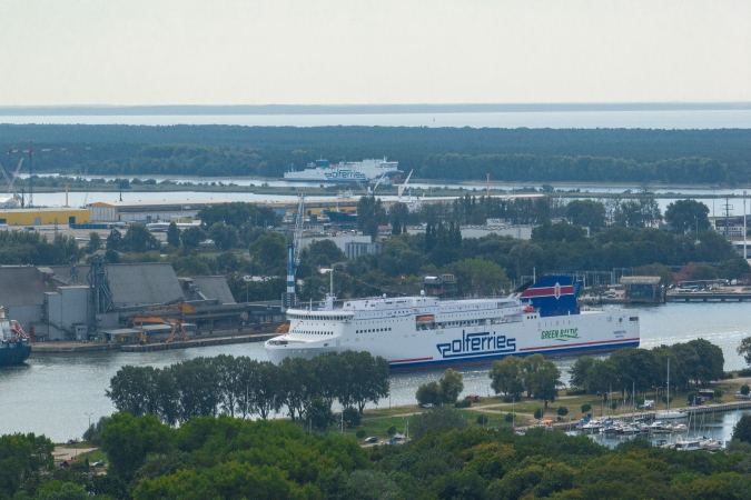 Varsovia oficjalnie na linii. Nowy prom PŻB powitany-GospodarkaMorska.pl
