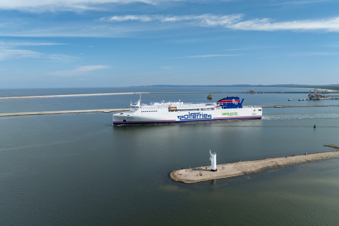 Varsovia oficjalnie na linii. Nowy prom PŻB powitany-GospodarkaMorska.pl