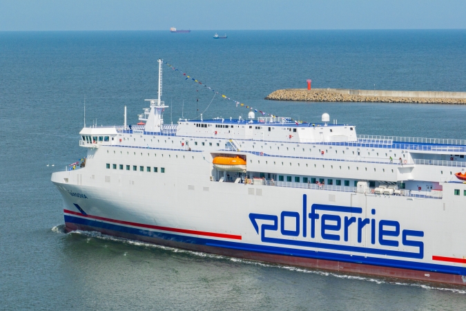 Varsovia oficjalnie na linii. Nowy prom PŻB powitany-GospodarkaMorska.pl
