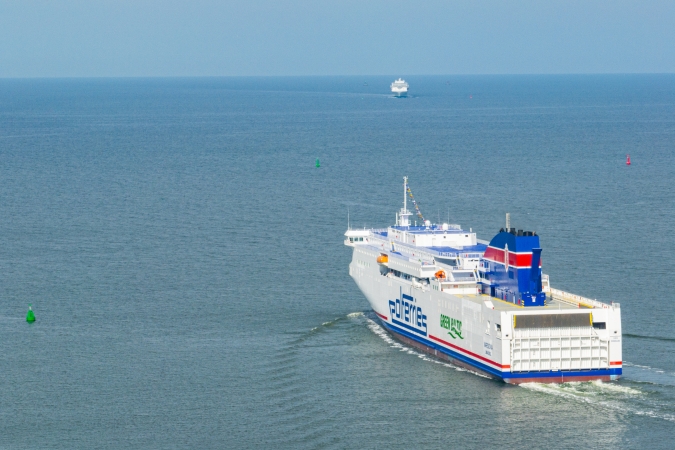 Varsovia oficjalnie na linii. Nowy prom PŻB powitany-GospodarkaMorska.pl