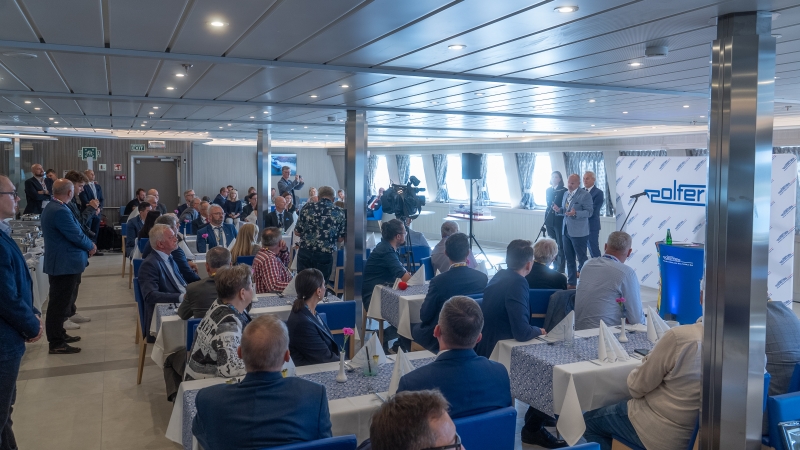 Varsovia oficjalnie na linii. Nowy prom PŻB powitany-GospodarkaMorska.pl