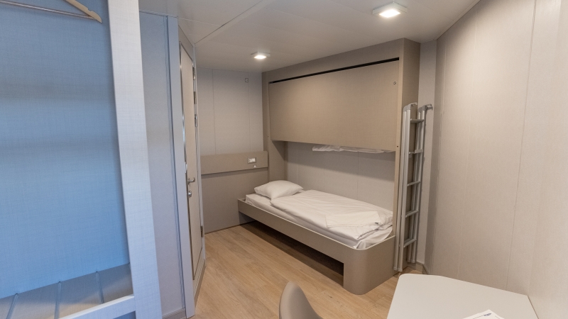 Varsovia oficjalnie na linii. Nowy prom PŻB powitany-GospodarkaMorska.pl