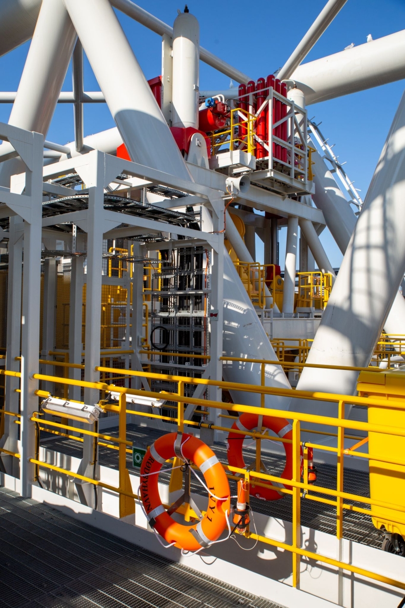 Kolos z CRIST SA popłynął budować najdłuższy zatapialny tunel na świecie-GospodarkaMorska.pl