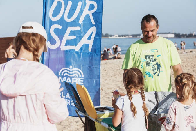 Nurkowie i wolontariusze w akcji sprzątania Bałtyku podczas World Cleanup Day-GospodarkaMorska.pl