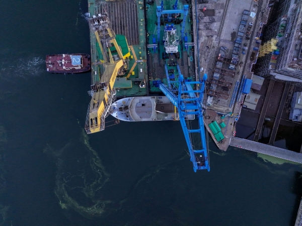 Wodowanie w Karstensenie. Ocean Way wkrótce dołączy do siostrzanej jednostki u szkockiego armatora-GospodarkaMorska.pl