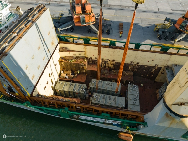 Przeładunki offshore dla Baltic Power zaczęły się od Gdyni i Władysławowa, cz. I-GospodarkaMorska.pl