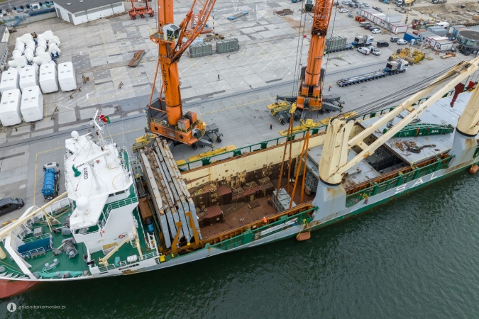 Przeładunki offshore dla Baltic Power zaczęły się od Gdyni i Władysławowa, cz. I-GospodarkaMorska.pl