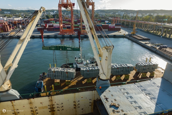 Przeładunki offshore dla Baltic Power zaczęły się od Gdyni i Władysławowa, cz. I-GospodarkaMorska.pl