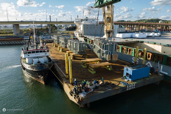 Przeładunki offshore dla Baltic Power zaczęły się od Gdyni i Władysławowa, cz. I-GospodarkaMorska.pl