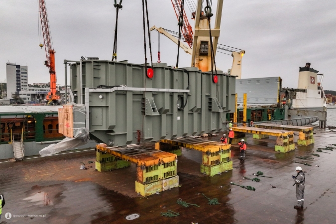 Przeładunki offshore dla Baltic Power zaczęły się od Gdyni i Władysławowa, cz. I-GospodarkaMorska.pl