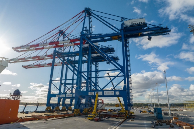 Blisko końca spektakularnego rozładunku w Baltic Hubie-GospodarkaMorska.pl