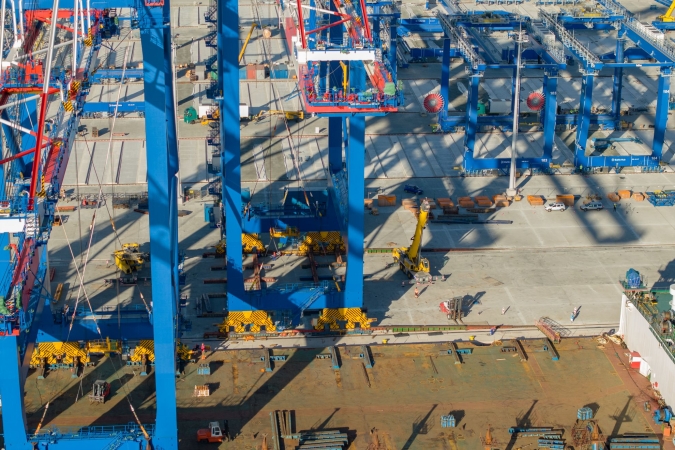 Blisko końca spektakularnego rozładunku w Baltic Hubie-GospodarkaMorska.pl