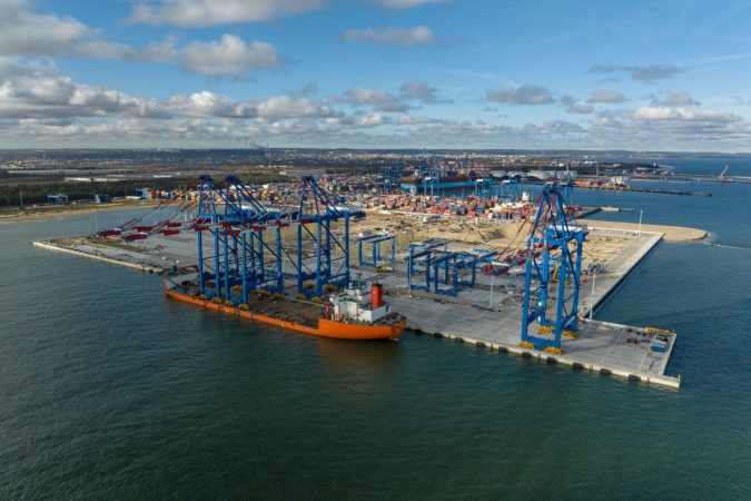 Blisko końca spektakularnego rozładunku w Baltic Hubie-GospodarkaMorska.pl