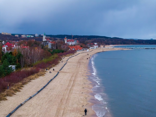 Sopocka plaża poszerzona – zakończono refulację na południe od molo-GospodarkaMorska.pl