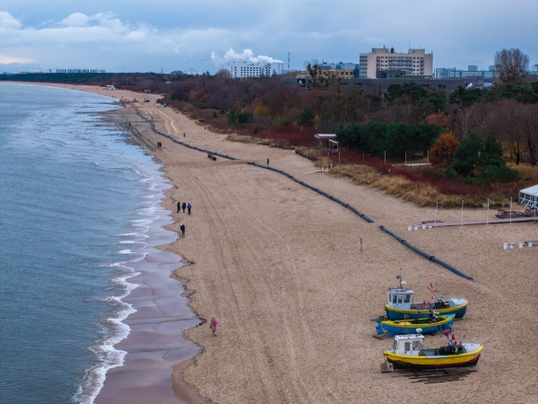 Sopocka plaża poszerzona – zakończono refulację na południe od molo-GospodarkaMorska.pl
