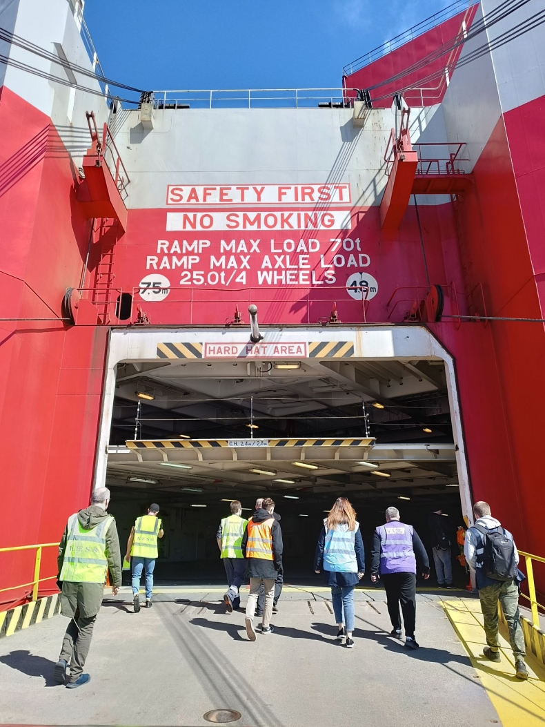 ADAMPOL S.A.: Portowe okno dla samochodów-GospodarkaMorska.pl