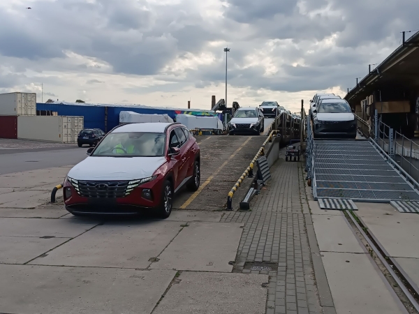 ADAMPOL S.A.: Portowe okno dla samochodów-GospodarkaMorska.pl