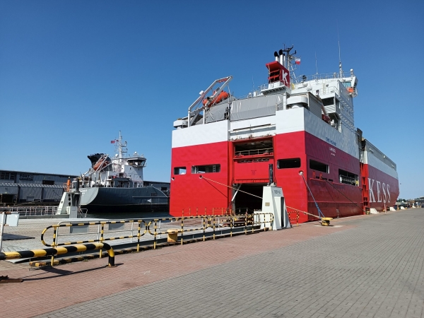 ADAMPOL S.A.: Portowe okno dla samochodów-GospodarkaMorska.pl