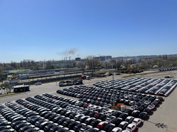 ADAMPOL S.A.: Portowe okno dla samochodów-GospodarkaMorska.pl