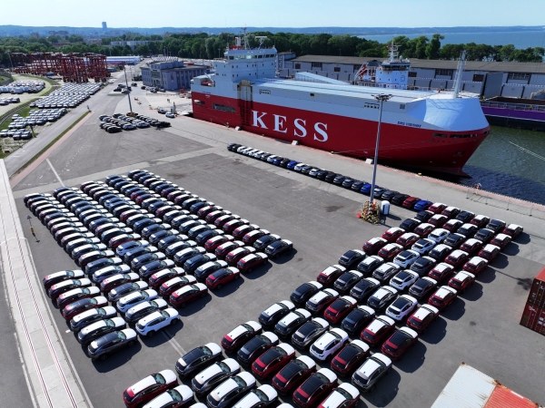 ADAMPOL S.A.: Portowe okno dla samochodów-GospodarkaMorska.pl