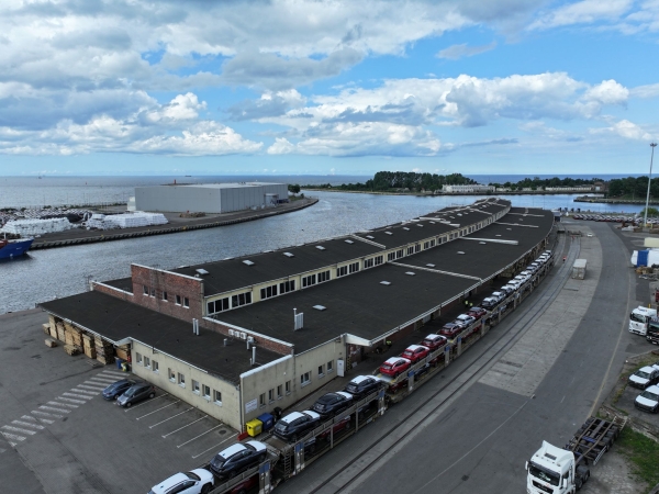 ADAMPOL S.A.: Portowe okno dla samochodów-GospodarkaMorska.pl