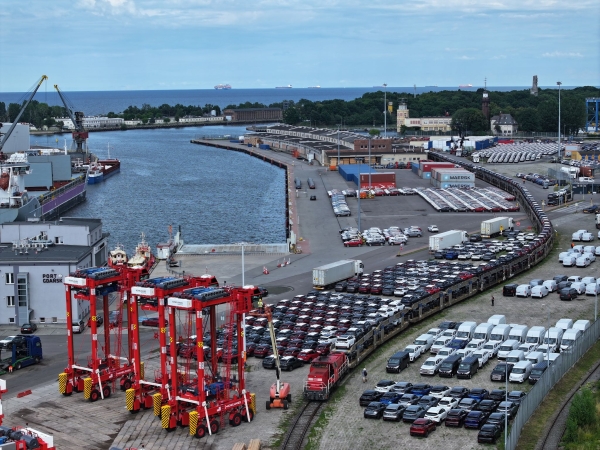 ADAMPOL S.A.: Portowe okno dla samochodów-GospodarkaMorska.pl