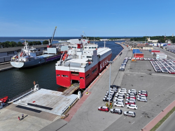 ADAMPOL S.A.: Portowe okno dla samochodów-GospodarkaMorska.pl