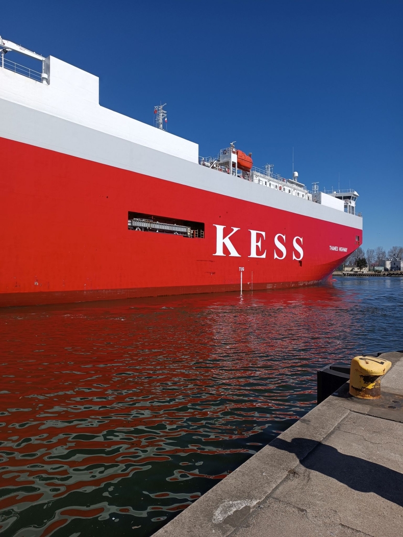 ADAMPOL S.A.: Portowe okno dla samochodów-GospodarkaMorska.pl