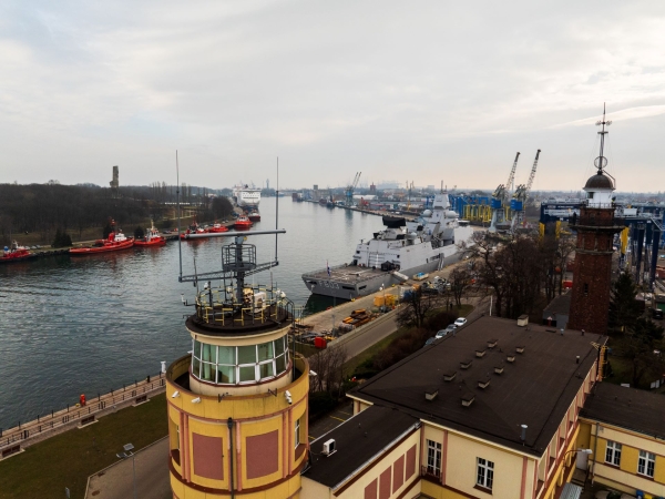 Holenderska wizyta w Porcie Gdańsk. Przybyła fregata HNLMS Tromp-GospodarkaMorska.pl