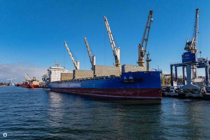 Port Gdańsk: przeładunek maszyny do drążenia najdłuższego tunelu kolejowego w Polsce-GospodarkaMorska.pl