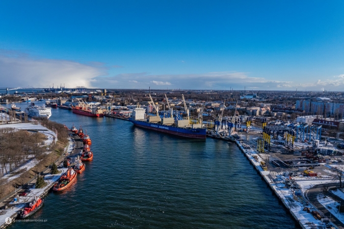 Port Gdańsk: przeładunek maszyny do drążenia najdłuższego tunelu kolejowego w Polsce-GospodarkaMorska.pl