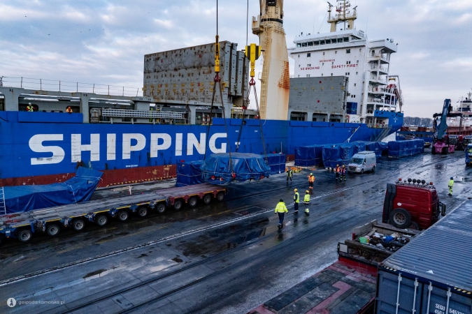 Port Gdańsk: przeładunek maszyny do drążenia najdłuższego tunelu kolejowego w Polsce-GospodarkaMorska.pl