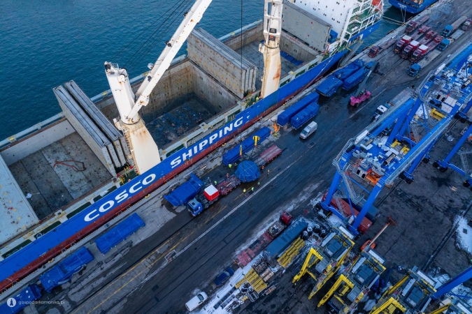 Port Gdańsk: przeładunek maszyny do drążenia najdłuższego tunelu kolejowego w Polsce-GospodarkaMorska.pl