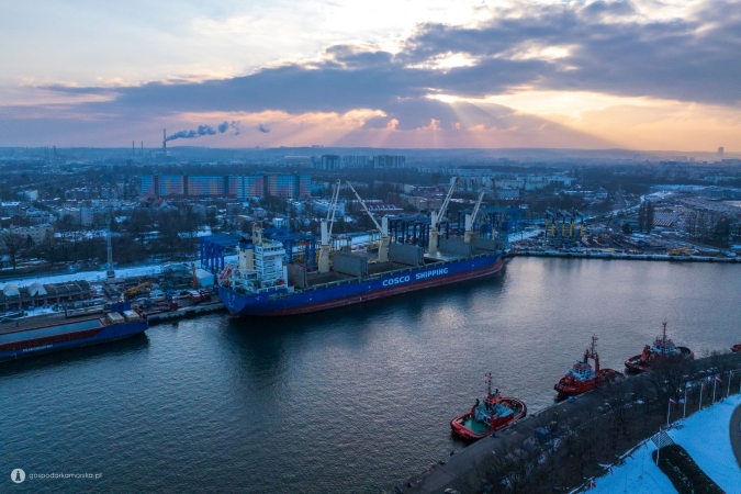 Port Gdańsk: przeładunek maszyny do drążenia najdłuższego tunelu kolejowego w Polsce-GospodarkaMorska.pl