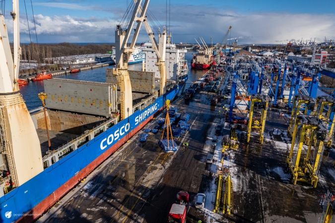 Port Gdańsk: przeładunek maszyny do drążenia najdłuższego tunelu kolejowego w Polsce-GospodarkaMorska.pl