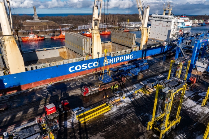 Port Gdańsk: przeładunek maszyny do drążenia najdłuższego tunelu kolejowego w Polsce-GospodarkaMorska.pl